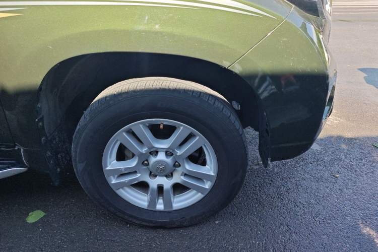 Used Toyota Prado 2010 4.0L Automatic VX NAVI Right Front Wheel Hub
