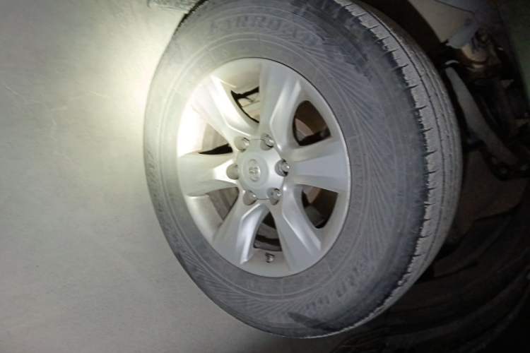 Used Toyota Prado 2010 4.0L Automatic TX-L Right Front Wheel Hub