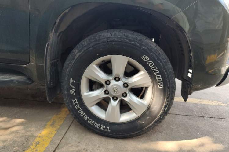 Used Toyota Prado 2010 2.7L Automatic Standard Edition Right Front Wheel Hub