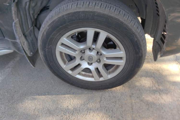 Used Toyota Prado 2010 4.0L Automatic VX Right Front Wheel Hub
