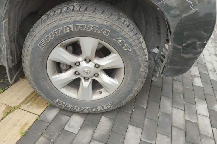 Used Toyota Prado 2010 4.0L Automatic TX-L Right Front Wheel Hub