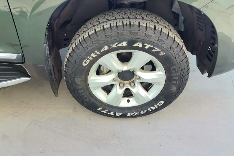Used Toyota Prado 2010 4.0L Automatic TX-L Right Front Wheel Hub