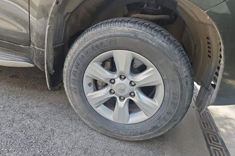 Used Toyota Prado 2010 4.0L Automatic TX-L Right Front Wheel Hub