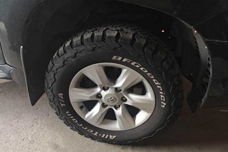 Used Toyota Prado 2010 4.0L Automatic TX-L Right Front Wheel Hub
