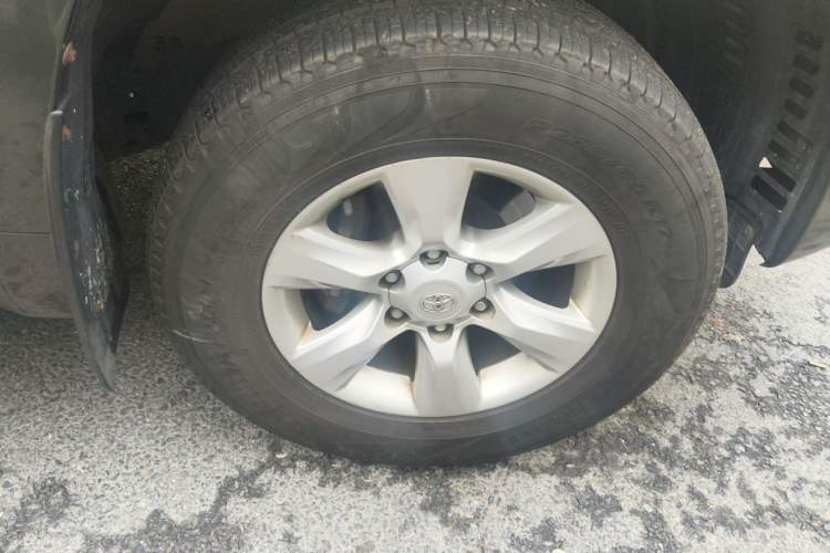 Used Toyota Prado 2010 2.7L Automatic Standard Edition Right Front Wheel Hub
