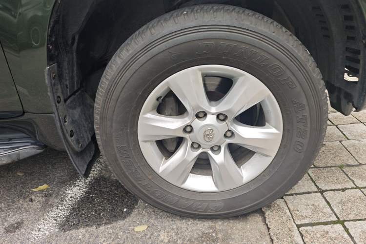 Used Toyota Prado 2010 2.7L Automatic Standard Edition Right Front Wheel Hub