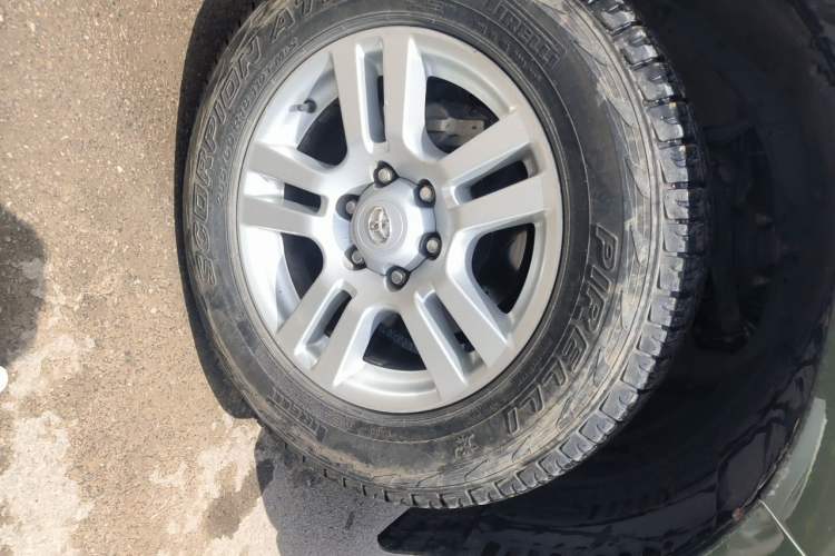 Used Toyota Prado 2010 4.0L Automatic VX Right Front Wheel Hub