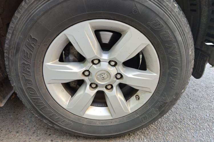 Used Toyota Prado 2010 2.7L Automatic Deluxe Edition Right Front Wheel Hub
