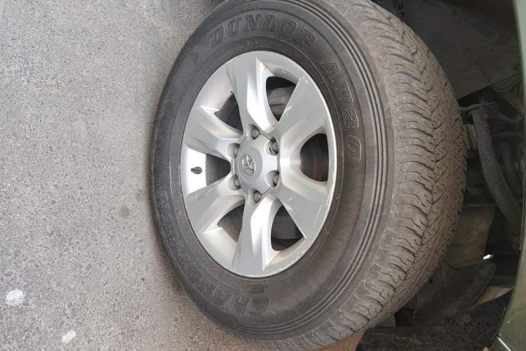 Used Toyota Prado 2010 2.7L Automatic Deluxe Edition Right Front Wheel Hub