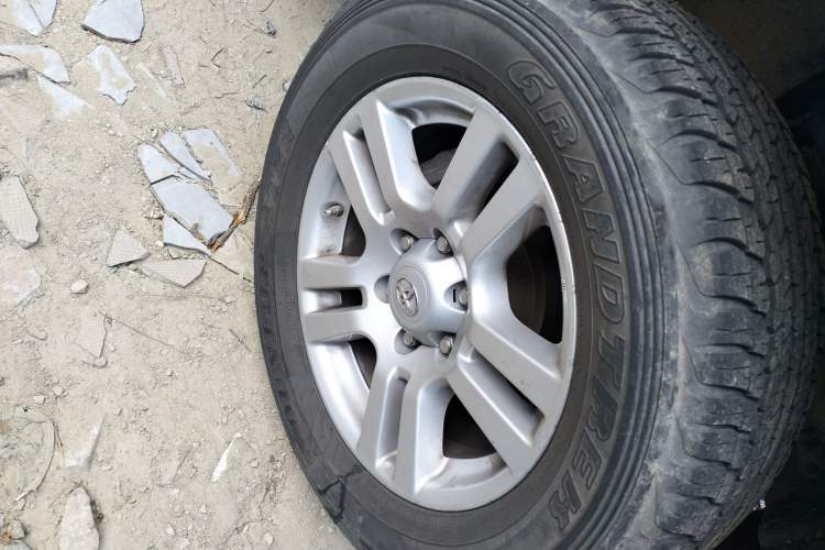 Used Toyota Prado 2010 4.0L Automatic VX NAVI Right Front Wheel Hub