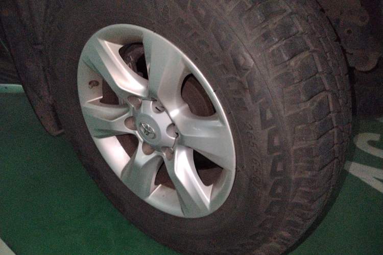 Used Toyota Prado 2010 4.0L Automatic TX Right Front Wheel Hub