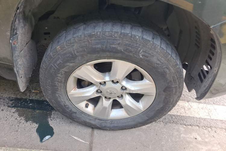 Used Toyota Prado 2010 2.7L Automatic Deluxe Edition Right Front Wheel Hub