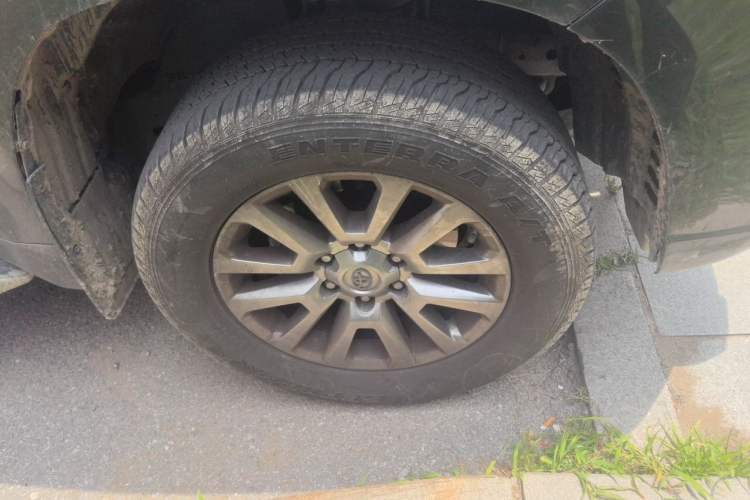Used Toyota Prado 2010 4.0L Automatic TX-L Right Front Wheel Hub