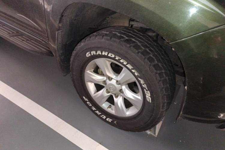 Used Toyota Prado 2010 2.7L Automatic Standard Edition Right Front Wheel Hub
