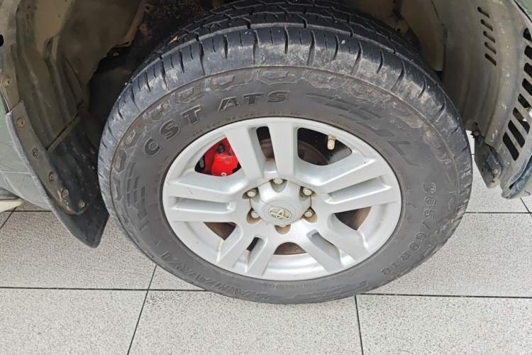 Used Toyota Prado 2010 4.0L Automatic VX Right Front Wheel Hub