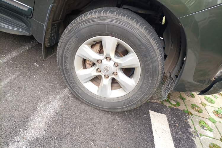 Used Toyota Prado 2010 2.7L Automatic Deluxe Edition Right Front Wheel Hub