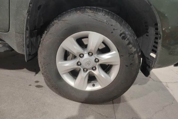 Used Toyota Prado 2010 2.7L Automatic Standard Edition Right Front Wheel Hub