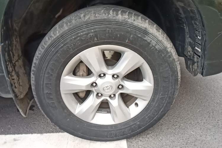 Used Toyota Prado 2010 2.7L Automatic Standard Edition Right Front Wheel Hub