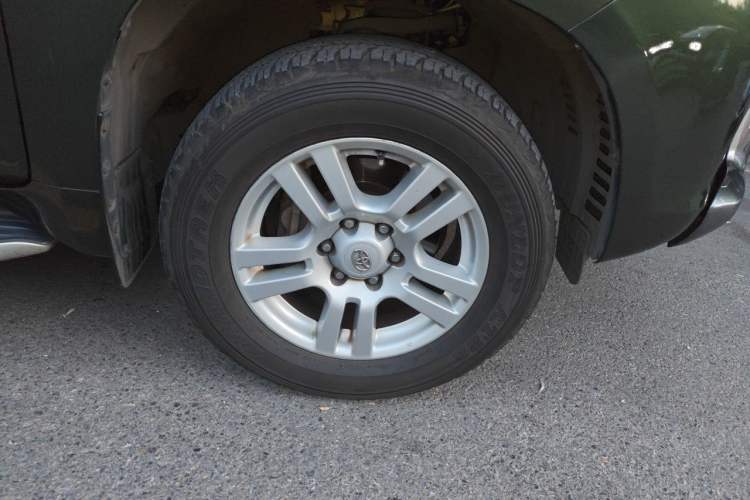 Used Toyota Prado 2010 4.0L Automatic VX Right Front Wheel Hub