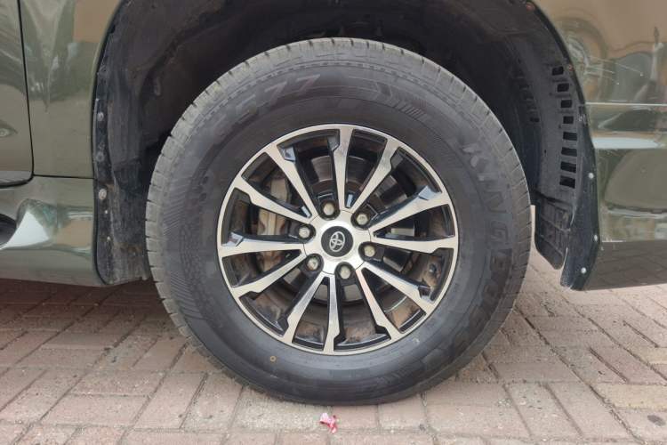Used Toyota Prado  Right Front Wheel Hub