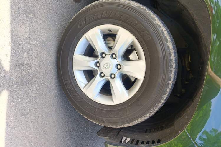 Used Toyota Prado 2010 2.7L Automatic Deluxe Edition Right Front Wheel Hub