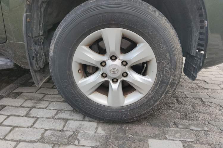 Used Toyota Prado 2010 2.7L Automatic Standard Edition Right Front Wheel Hub