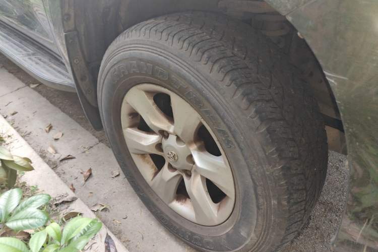 Used Toyota Prado 2010 2.7L Automatic Standard Edition Right Front Wheel Hub