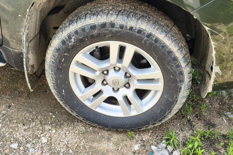 Used Toyota Prado 2010 4.0L Automatic VX NAVI Right Front Wheel Hub