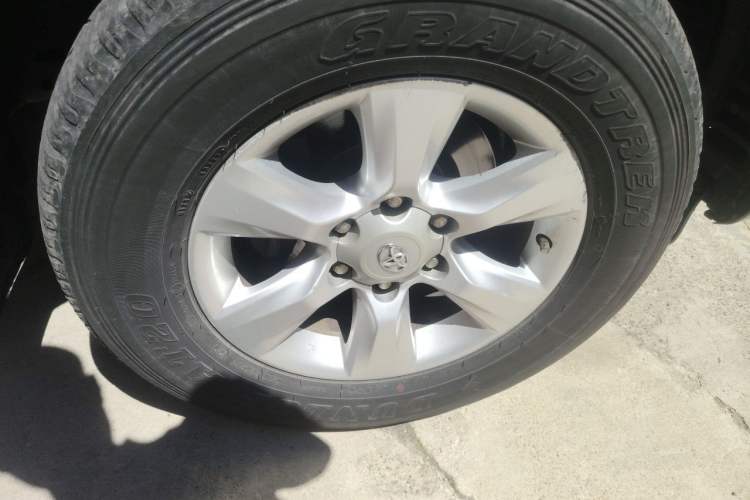 Used Toyota Prado 2010 4.0L Automatic TX-L Right Front Wheel Hub