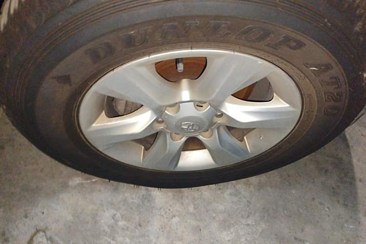 Used Toyota Prado 2010 2.7L Automatic Deluxe Edition Right Front Wheel Hub