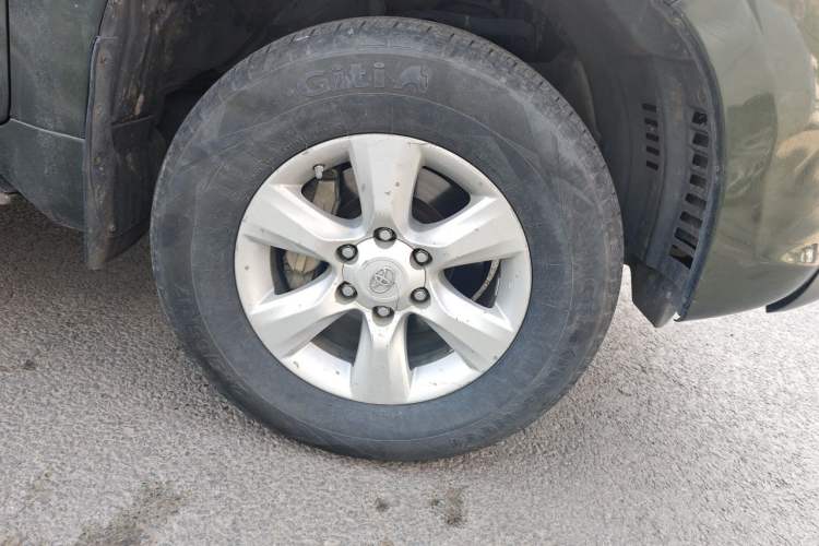 Used Toyota Prado  Right Front Wheel Hub