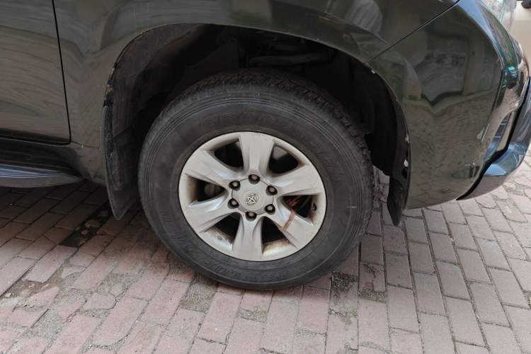 Used Toyota Prado 2010 2.7L Automatic Deluxe Edition Right Front Wheel Hub