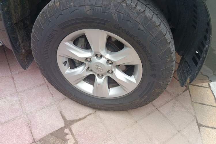 Used Toyota Prado 2010 4.0L Automatic TX-L Right Front Wheel Hub