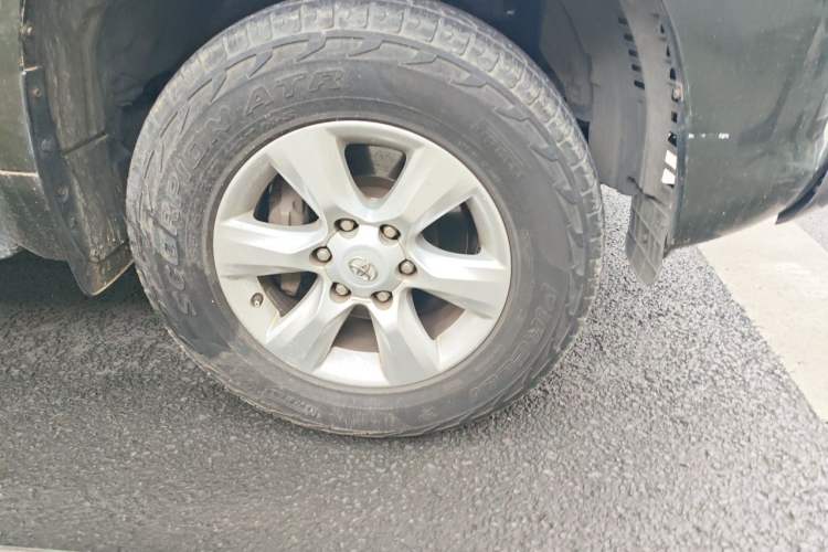 Used Toyota Prado 2010 2.7L Automatic Standard Edition Right Front Wheel Hub