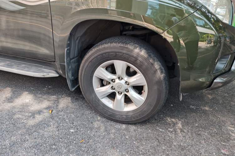 Used Toyota Prado 2010 4.0L Automatic TX-L Right Front Wheel Hub