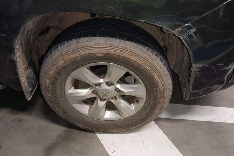 Used Toyota Prado 2010 2.7L Automatic Standard Edition Right Front Wheel Hub