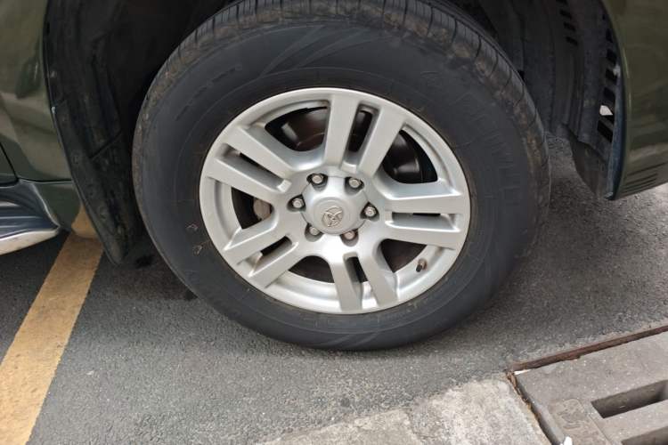 Used Toyota Prado 2010 4.0L Automatic VX NAVI Right Front Wheel Hub