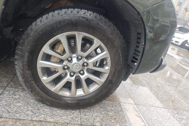 Used Toyota Prado 2010 4.0L Automatic TX-L Right Front Wheel Hub