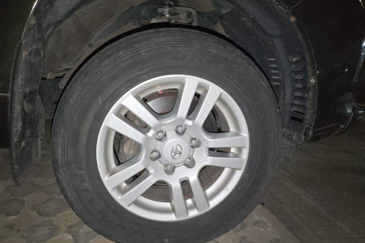 Used Toyota Prado 2010 4.0L Automatic VX NAVI Right Front Wheel Hub
