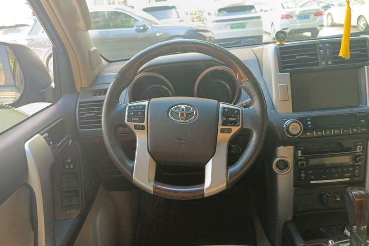 Used Toyota Prado 2010 4.0L Automatic VX Steering Wheel
