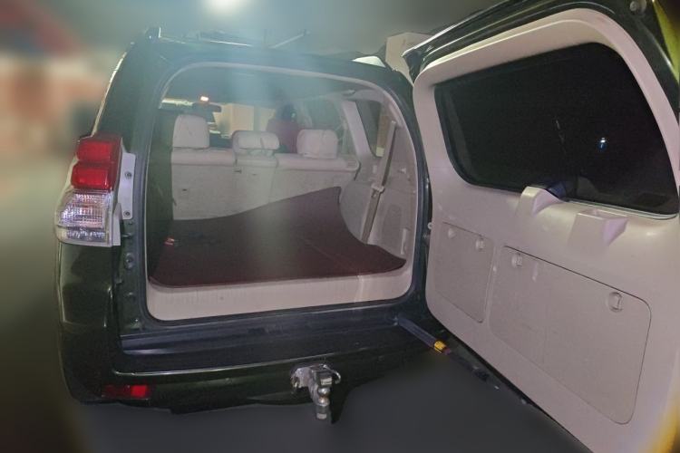Used Toyota Prado 2010 2.7L Automatic Standard Edition Trunk