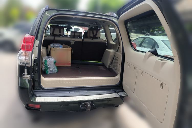 Used Toyota Prado 2010 4.0L Automatic VX Trunk