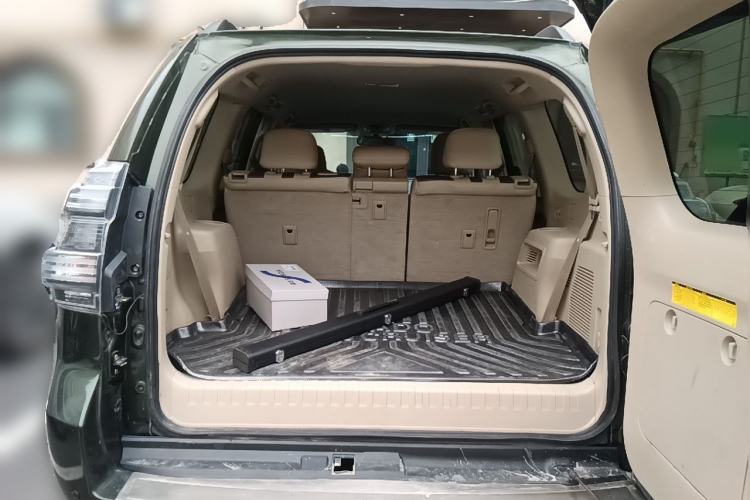 Used Toyota Prado 2010 2.7L Automatic Standard Edition Trunk