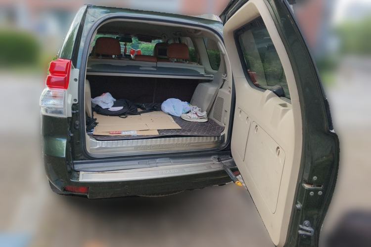 Used Toyota Prado 2010 2.7L Automatic Standard Edition Trunk