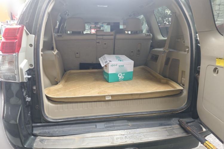Used Toyota Prado 2010 2.7L Automatic Deluxe Edition Trunk