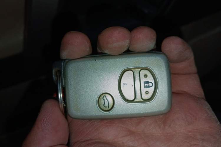 Used Toyota Prado 2010 4.0L Automatic TX-L Vehicle Key