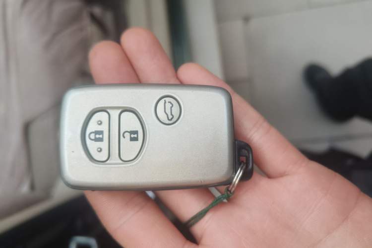 Used Toyota Prado 2010 4.0L Automatic TX-L Vehicle Key