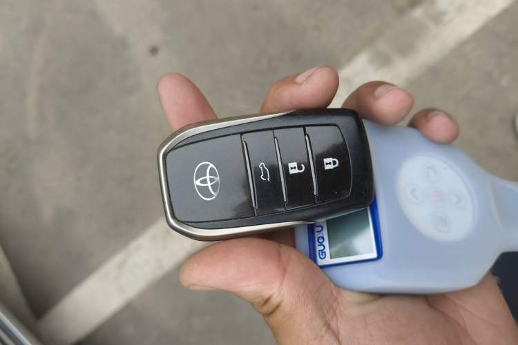 Used Toyota Prado 2010 4.0L Automatic TX-L Vehicle Key