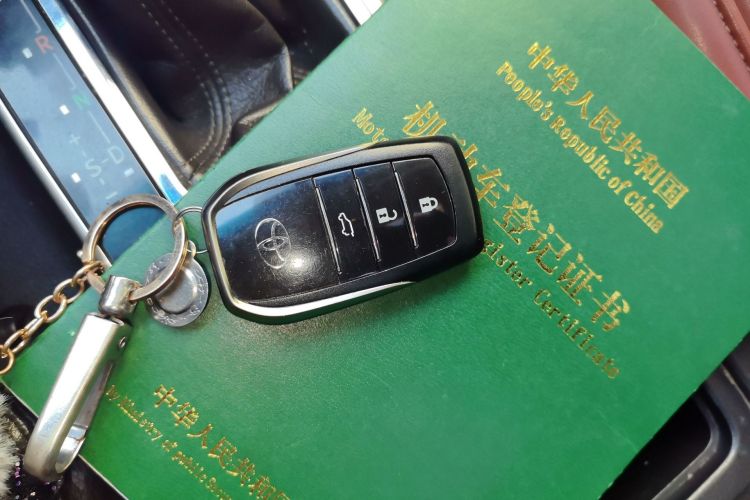 Used Toyota Prado 2010 4.0L Automatic TX-L Vehicle Key