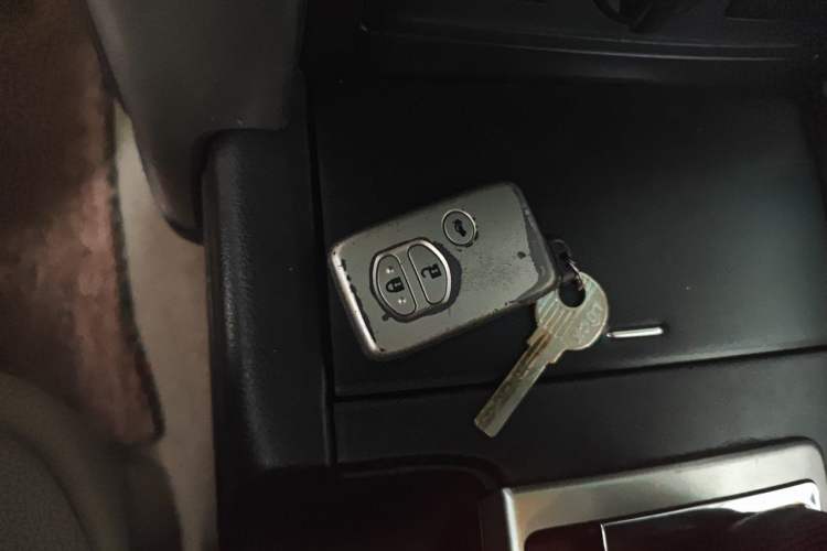 Used Toyota Prado 2010 4.0L Automatic TX-L Vehicle Key